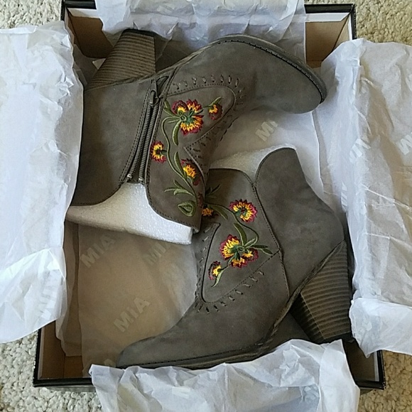 πHPππ€NWT MIA Embroidered taupe Western boots 7 - Picture 6 of 7